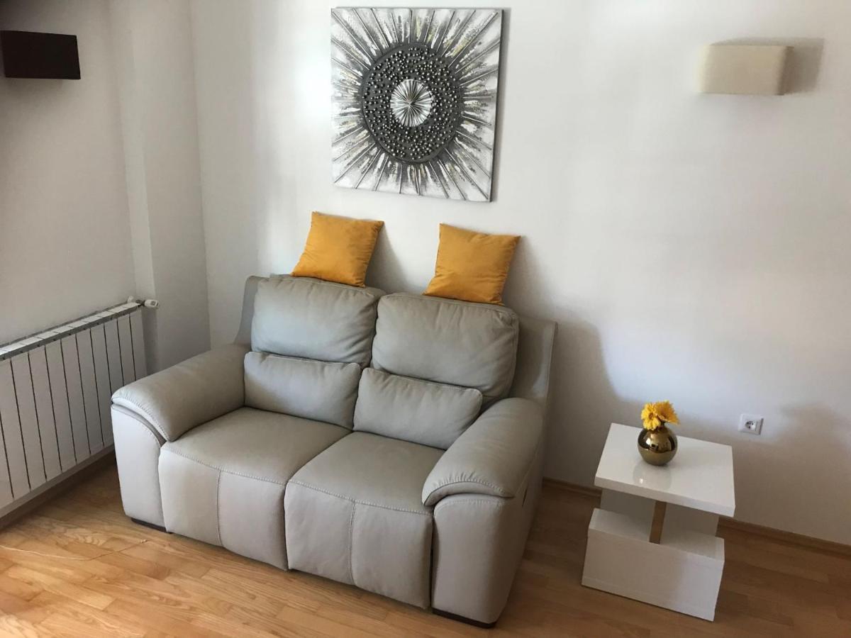 Apartment Angela With Private Garage Slot Πούλα Εξωτερικό φωτογραφία