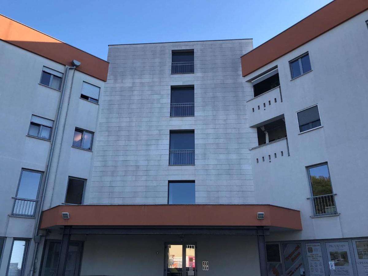 Apartment Angela With Private Garage Slot Πούλα Εξωτερικό φωτογραφία