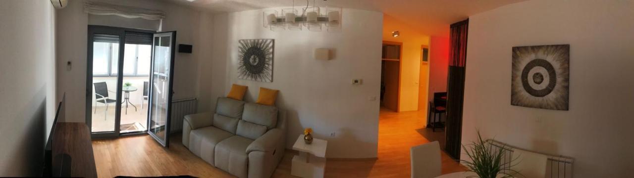 Apartment Angela With Private Garage Slot Πούλα Εξωτερικό φωτογραφία