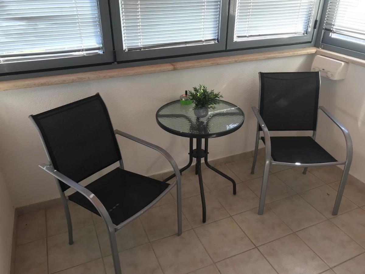 Apartment Angela With Private Garage Slot Πούλα Εξωτερικό φωτογραφία